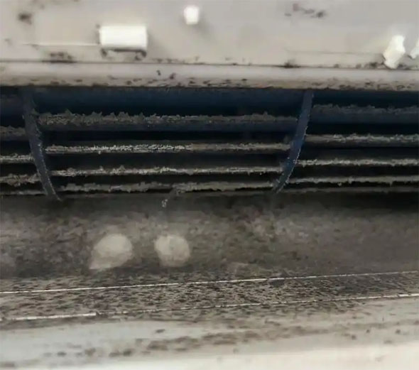 岳池空调吹的风有股烧焦味是怎么回事